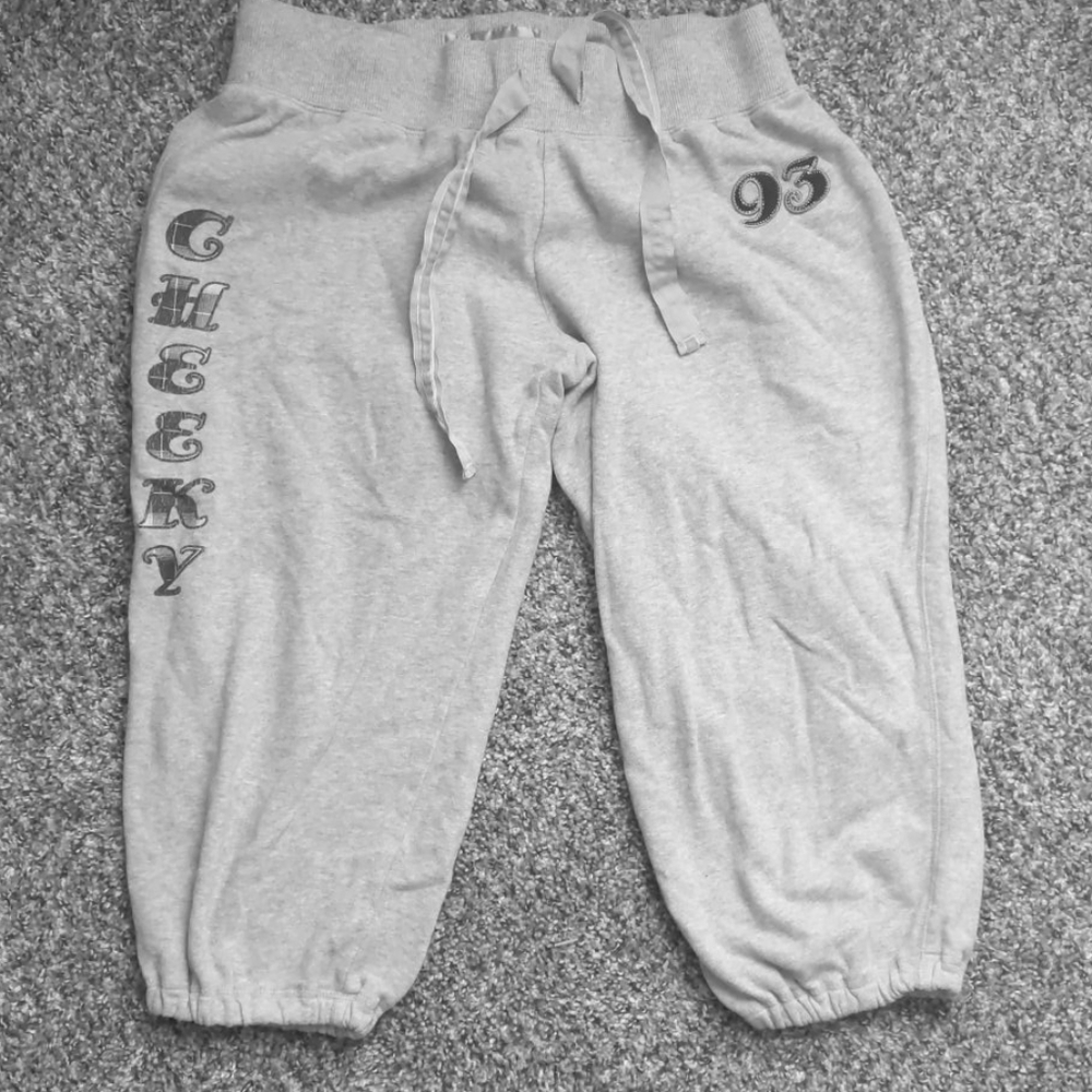 Cute capri sweatpants "cheeky"